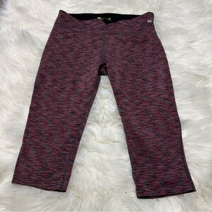 Size Large Pink and Black Capri Active Leggings E3